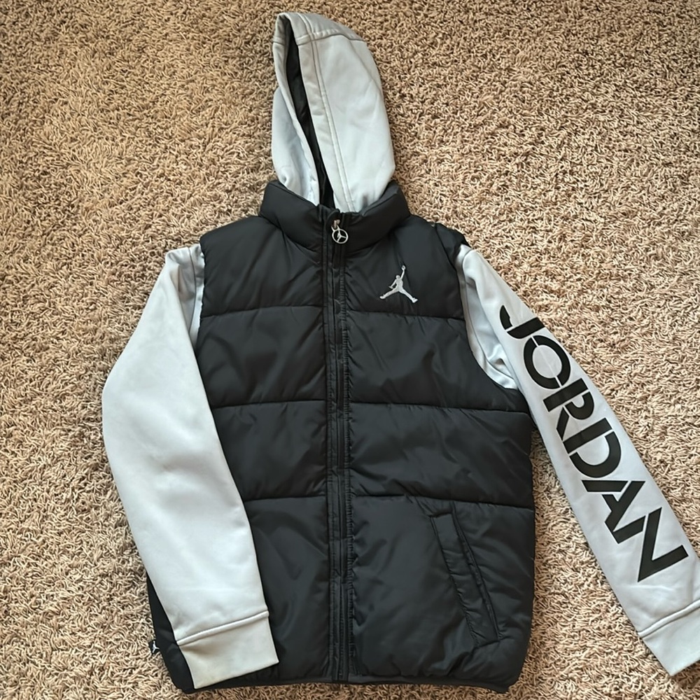 Boys Air Jordan puffer vest jacket